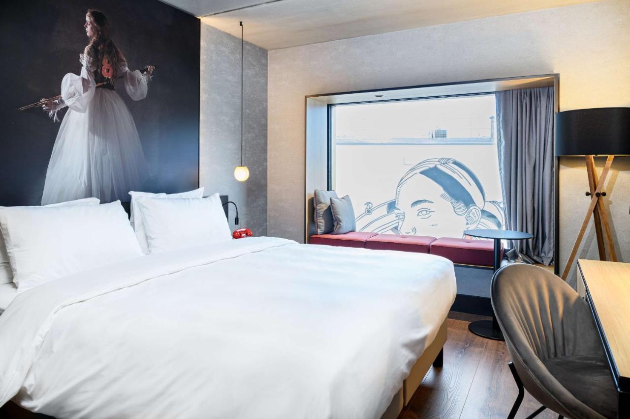 Radisson Red Hotel, Hotel Vienne